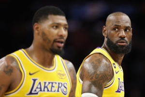 871160